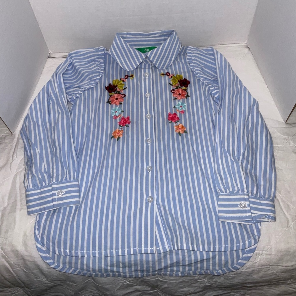 Girl’s size xs 4-5 Dip button down shirt 100% cotton with embroidered flowers